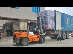 Dây chuyền sản xuất tã em bé đã được xuất khẩu. Tất cả nhân viên đã làm việc đến khi trời tối.